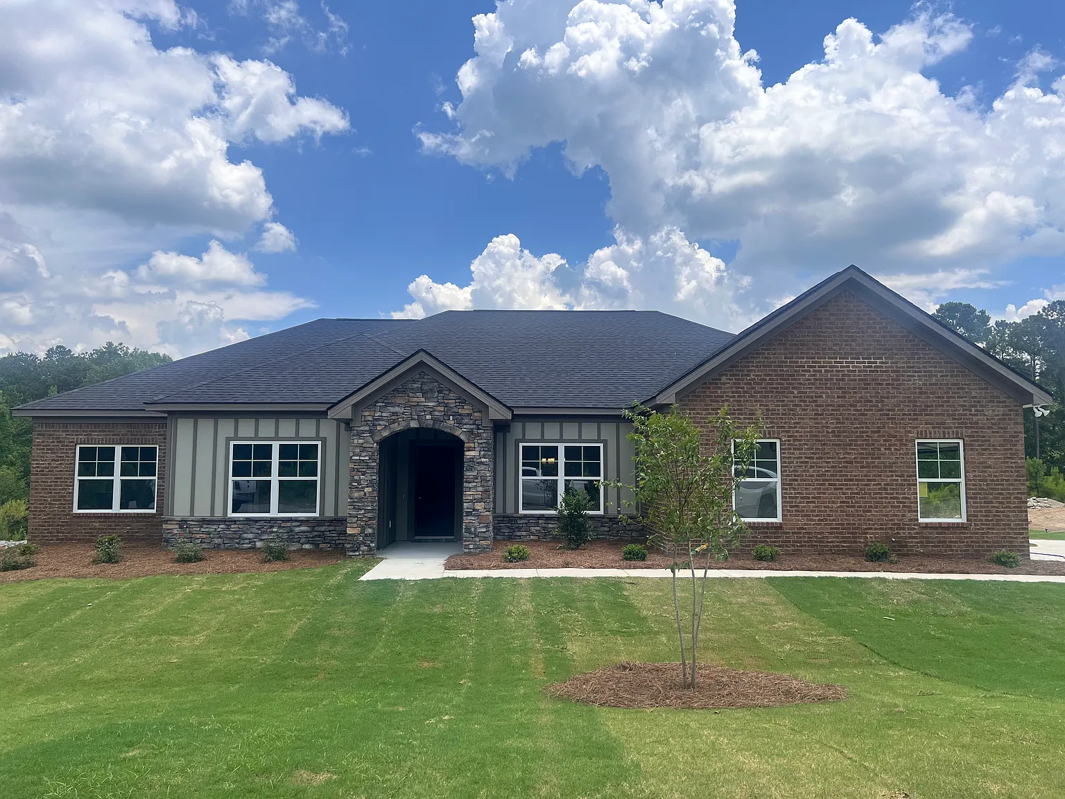 4 bed, 2505 sqft, $2,800 — Photo 1