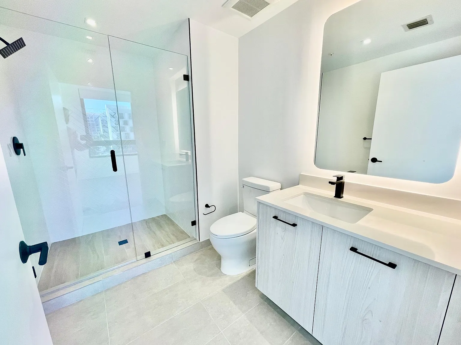 1 bed, 570 sqft, $2,190 — Photo 4