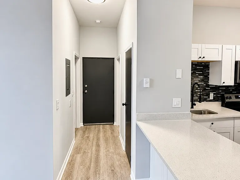 520 Main St #3 — Photo 2