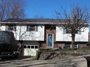 2999 Texas Dr, Lower Burrell, PA 15068