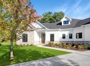 882 Red Hawk Dr, Walworth, WI 53184