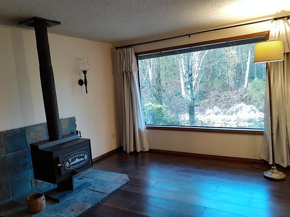 5th image of 759 E 4th St APT A