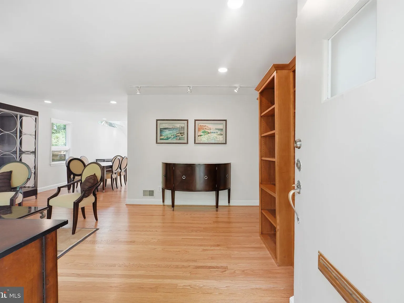 5 bed, 3.0 bath, 2358 sqft, $6,300 — Photo 3