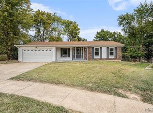 11774 El Somo Ct, Florissant, MO 63033