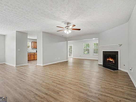 2nd image of 411 Crested View Dr
