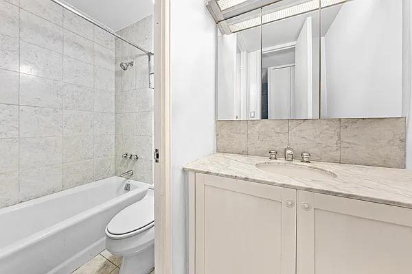 Sold by Elegran | media 11