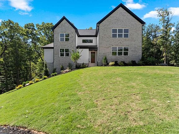 3rd image of 136 Lakeview Way