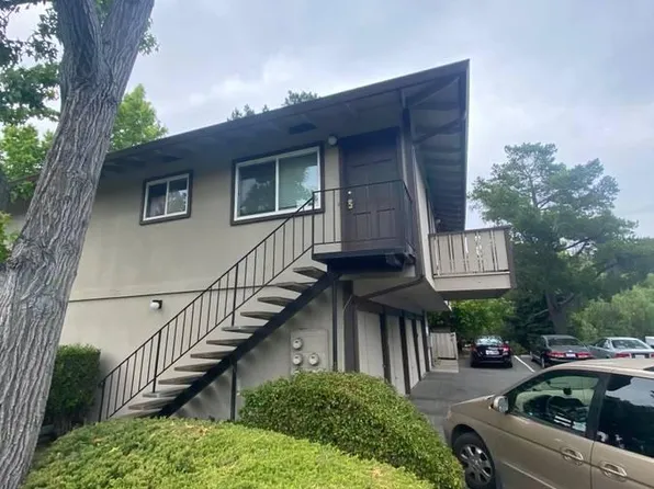 809 Villa Ln APT 4, Moraga, CA 94556