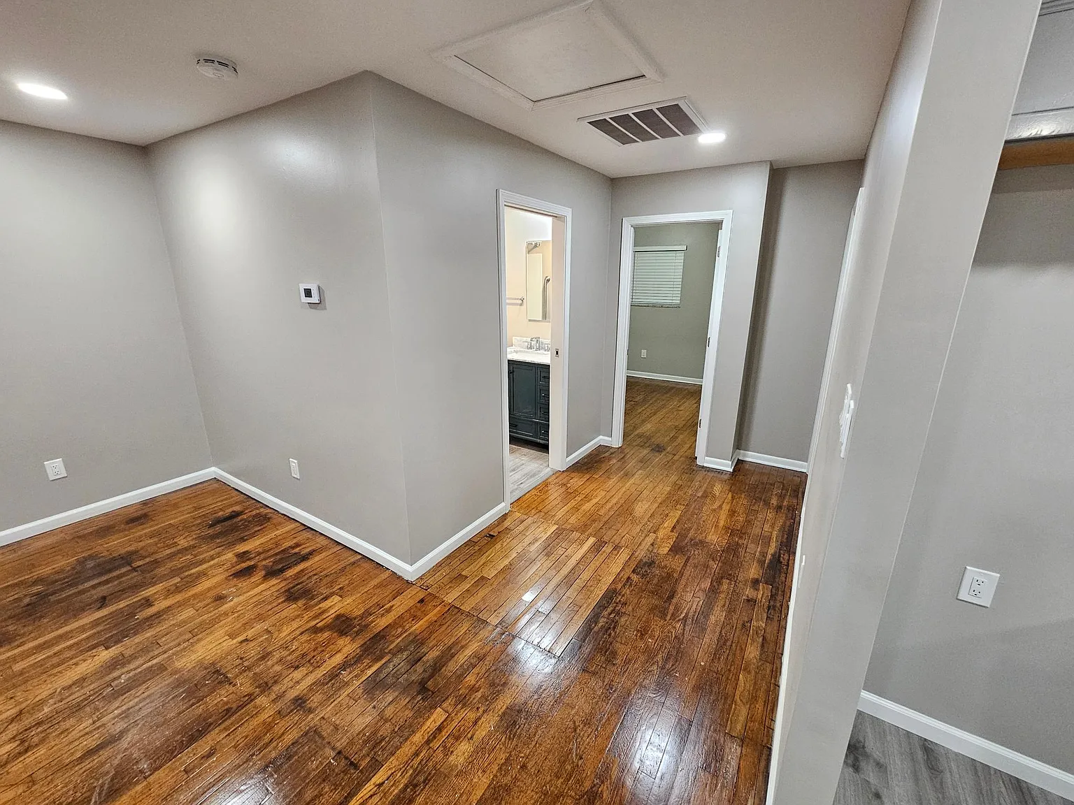 2 bed, 900 sqft, $1,200 — Photo 4