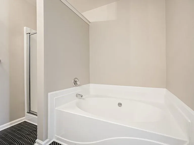 2045 Lakeshore Overlook Dr — Photo 36
