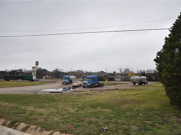 3rd image of 5215 S Macarthur Dr