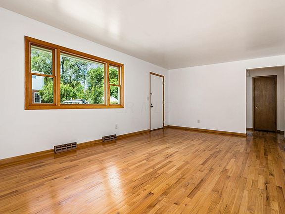 4th image of 1086 Burr Ave