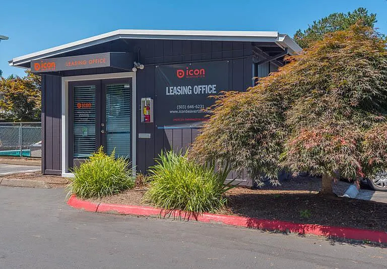 Icon Beaverton — Photo 36