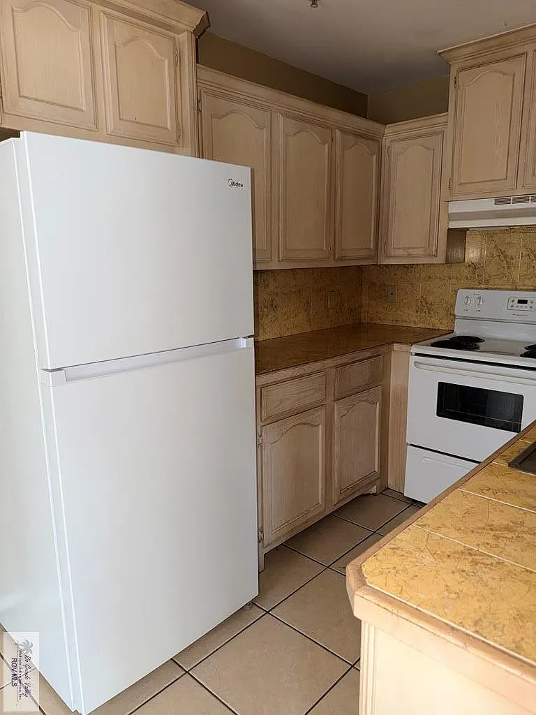2 bed, 2.5 bath, 1100 sqft, $1,000 — Photo 4