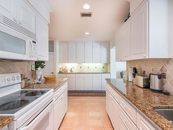 3rd image of 1335 Royal Palm Dr