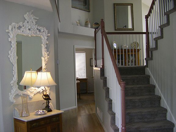 Dramatic entry stairwell