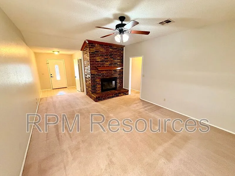 3 bed, 2.0 bath, 1404 sqft, $1,650 — Photo 3