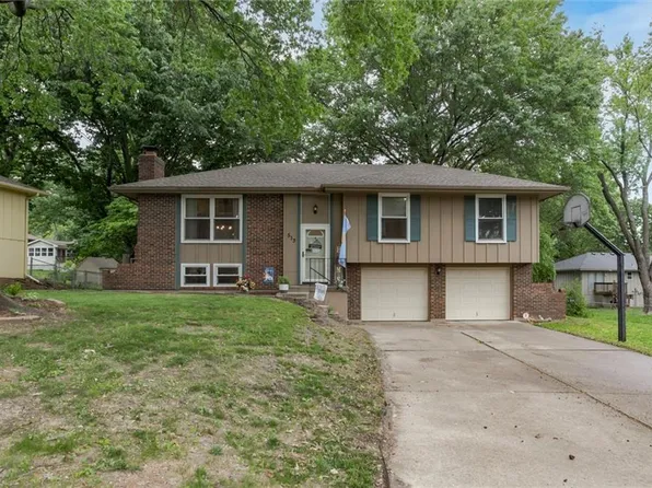 513 NE Grant Dr, Blue Springs, MO 64014