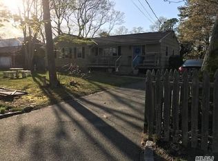 2 Linden Ct, East Quogue, NY 11942