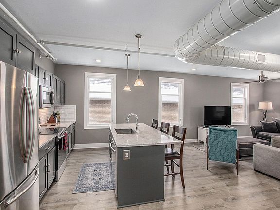 2nd image of 746 Wealthy St SE APT 2