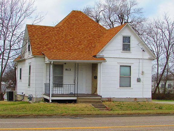 2nd image of 913 N College Ave