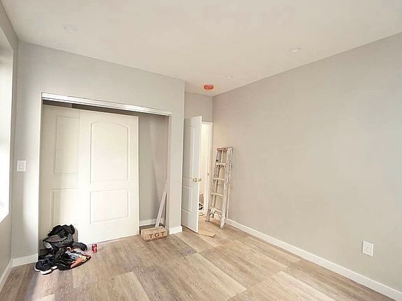 5th image of 838 Riverside Dr APT 3C