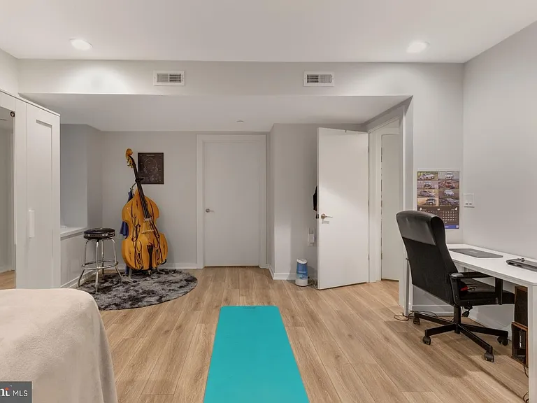 385 Martin St #1F — Photo 16