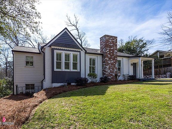 2nd image of 3260 Vista Cir