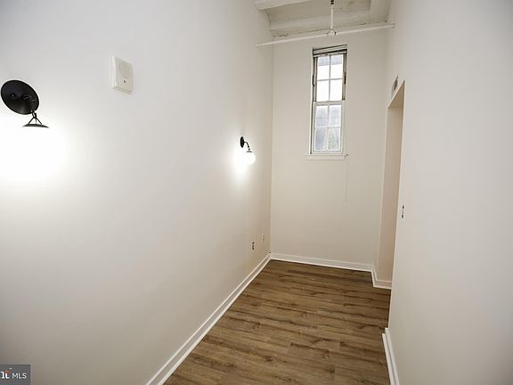 3rd image of 109 W Wildey St Unit 113