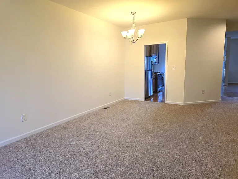 1309 Madison Ln — Photo 5