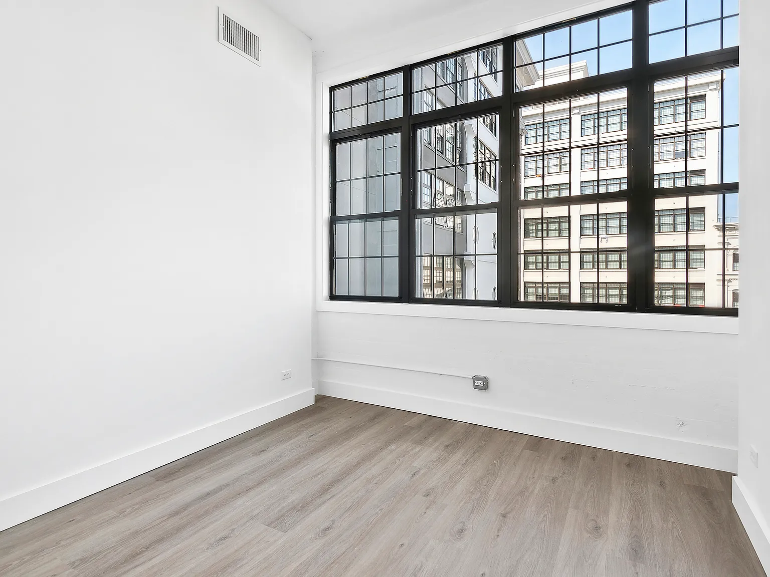 10 Grand Avenue — Photo 3