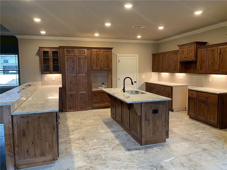 2nd image of 1054 Torrey Pines Ln