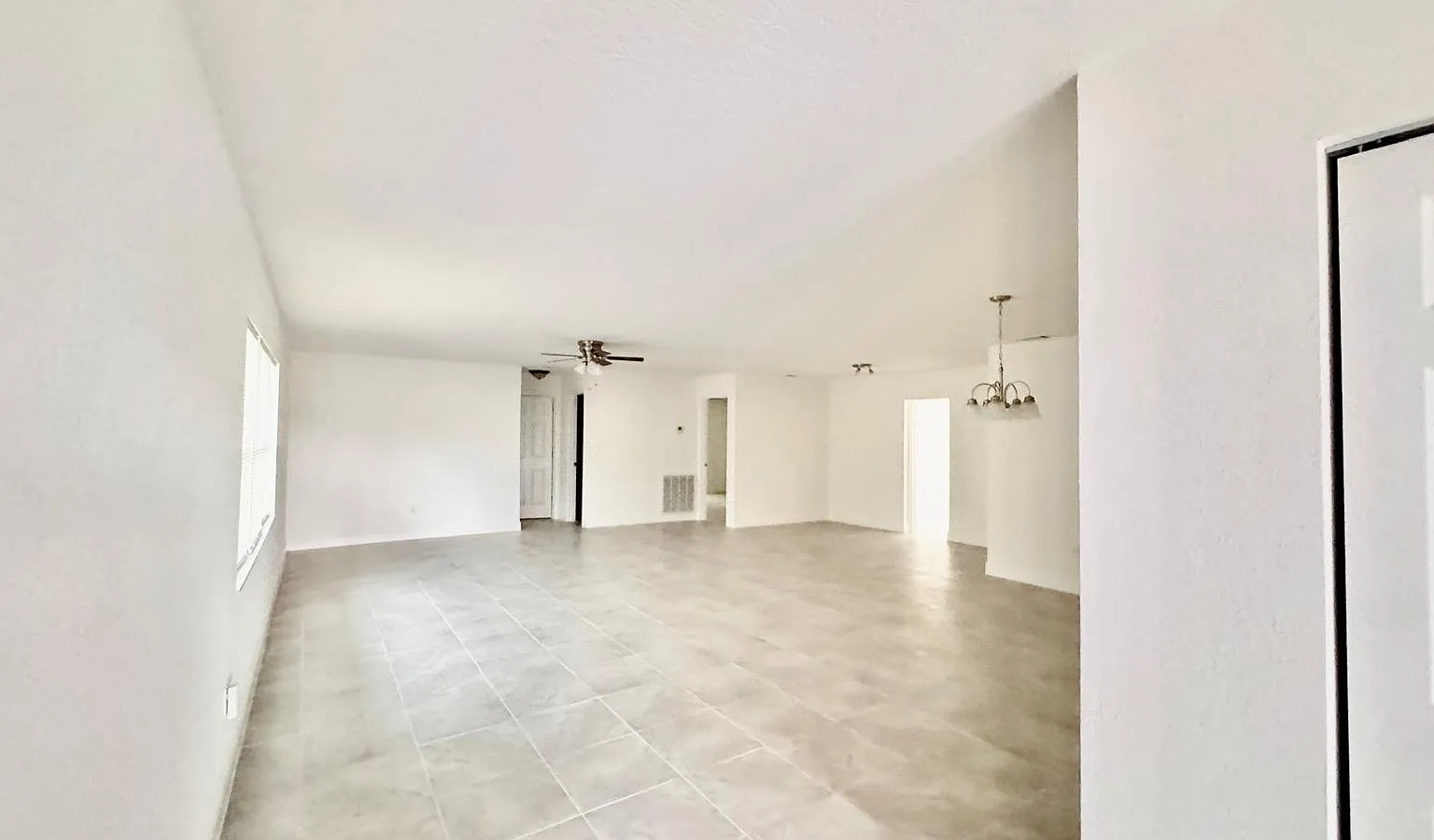 3 bed, 2.5 bath, 1572 sqft, $1,900 — Photo 3