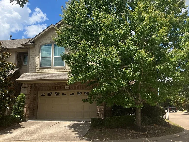 8907 Kleewood Dr — Photo 3