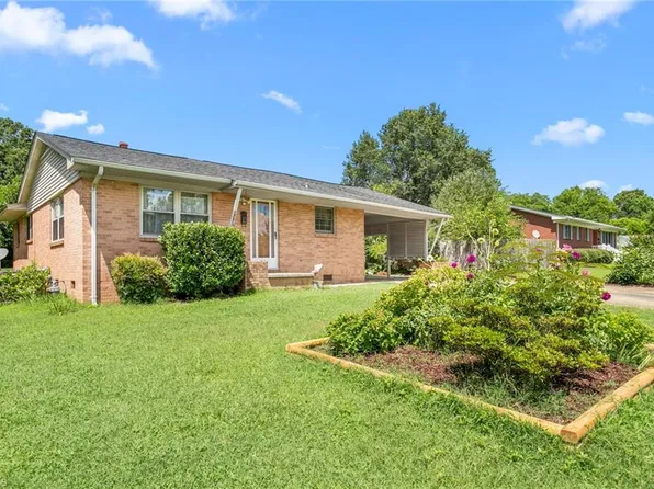 330 Moser St, Graham, NC 27253