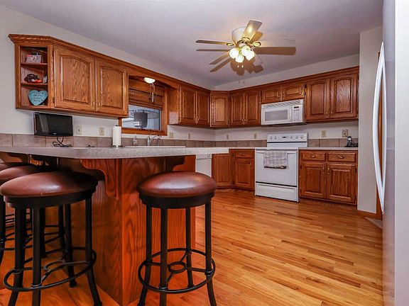 4th image of 2446 SE Saturn Dr