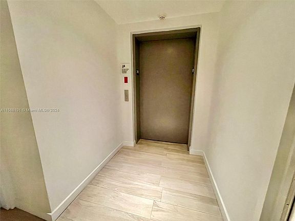 4th image of 460 NE 28th St APT 2402