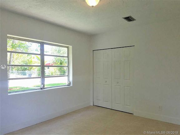 4th image of 1111 NE 141st St