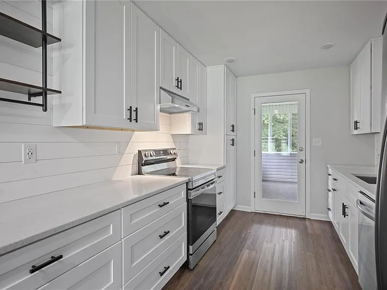410 Hickory Walk — Photo 8