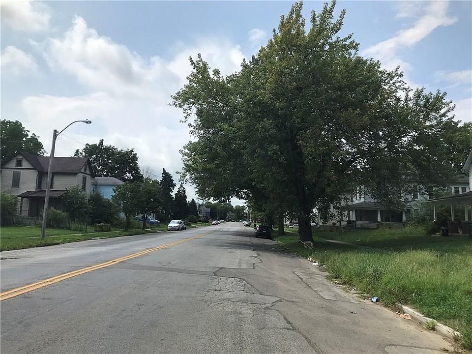 2nd image of 234 E Grand Ave