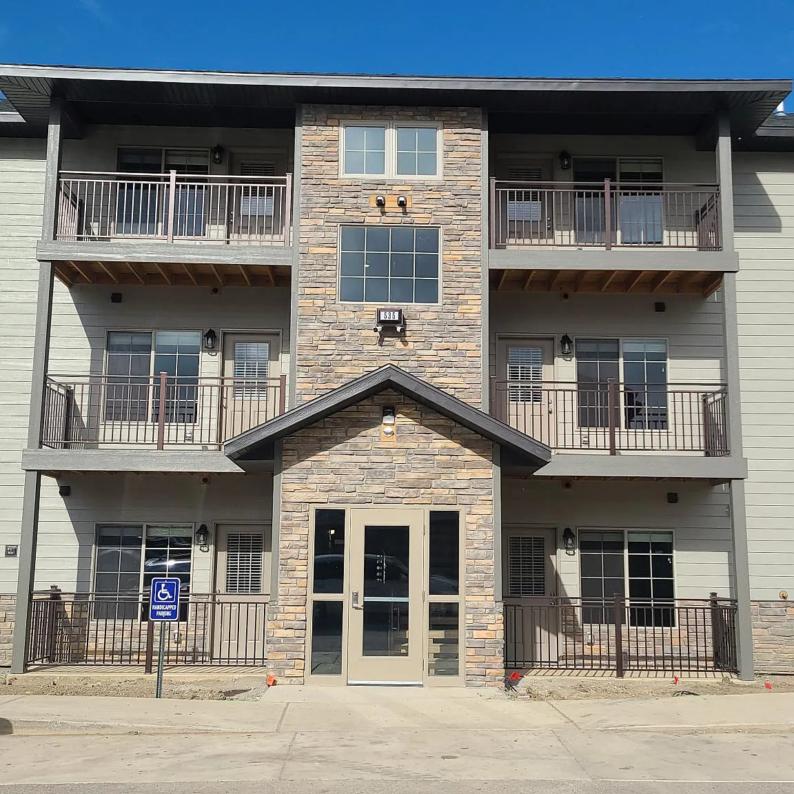 3 bed, 1326 sqft, $1,500 — Photo 1