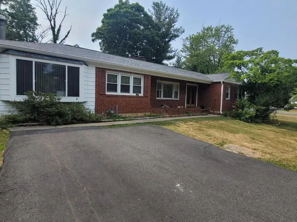 5204 Chippewa Pl, Alexandria, VA 22312