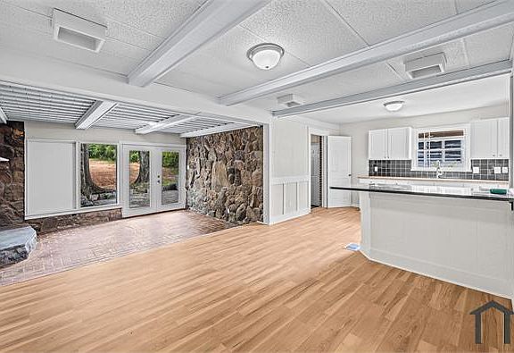 5th image of 1129 Camellia Rd