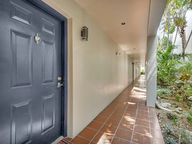 580 Sapodilla Ave #105 — Photo 19