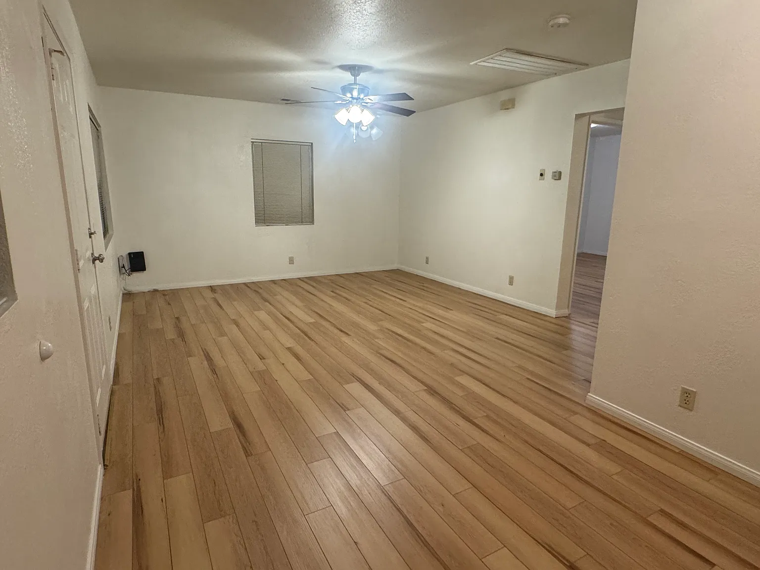 451 W Crocker Avenue — Photo 3