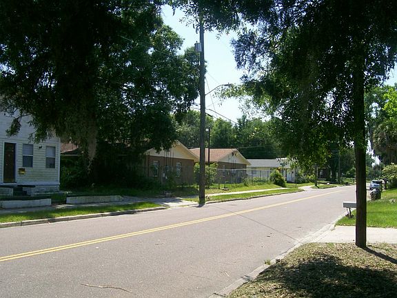 2nd image of 1551 W 5th St