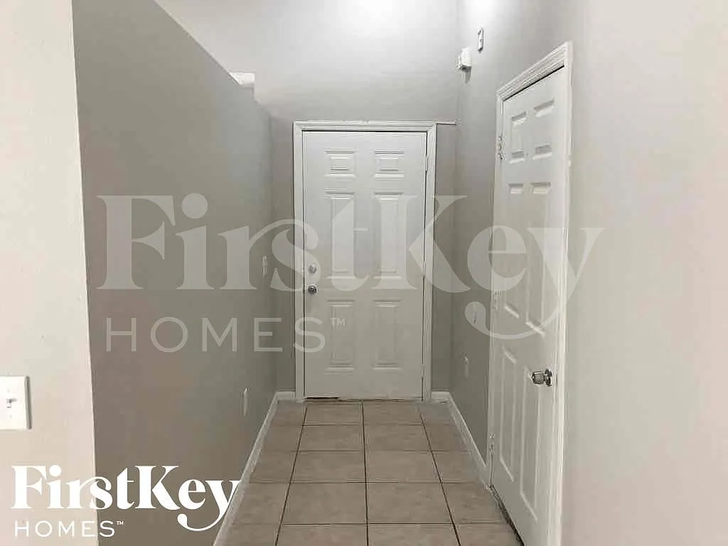 3 bed, 2.0 bath, 1300 sqft, $1,750 — Photo 3