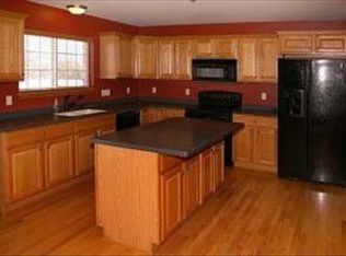 3904 Oxbow Dr, Waukesha, WI 53189