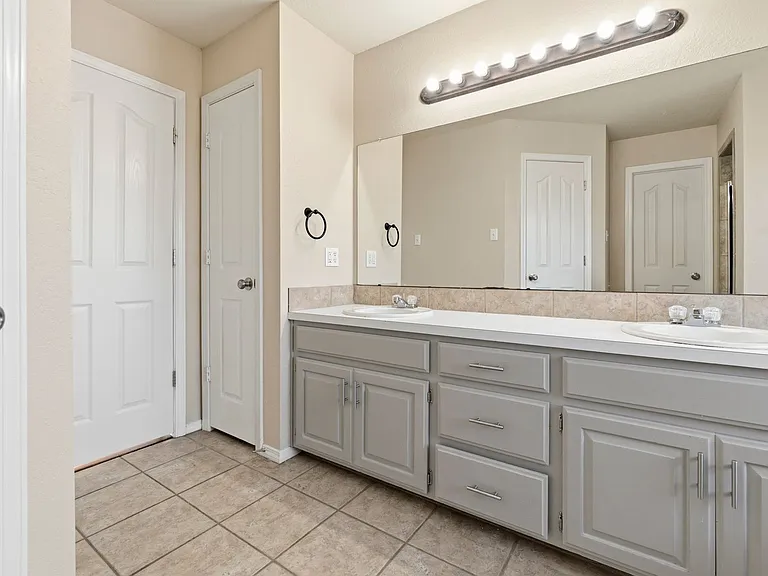 7100 Millennium Dr — Photo 20