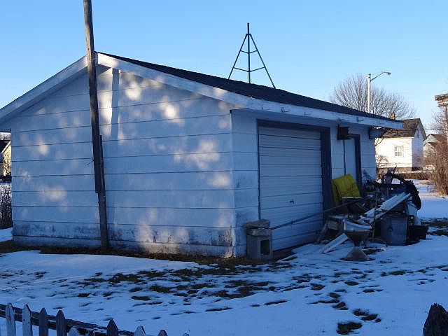 2nd image of 315 Main St